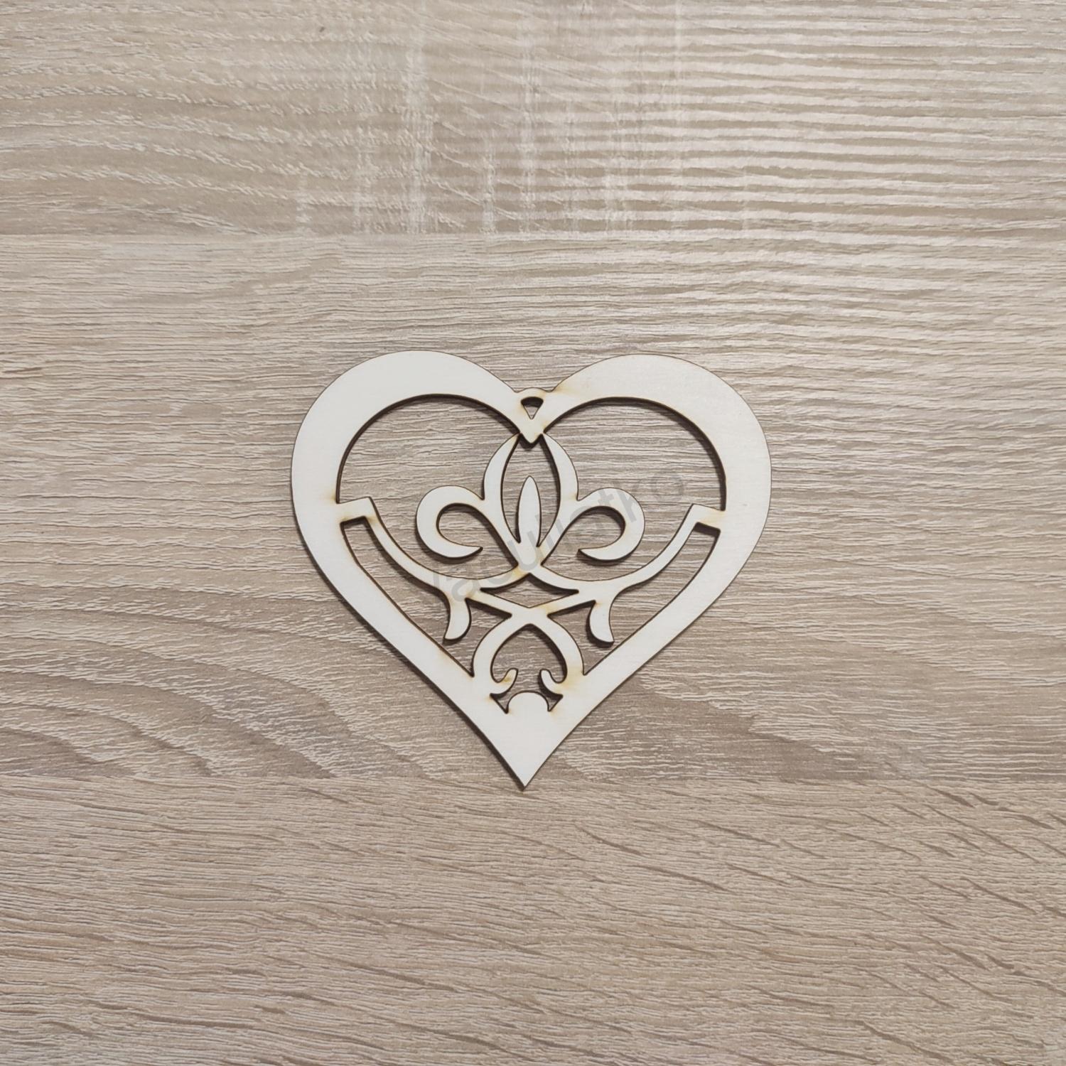 Drevený výrez srdce 8x7cm - ornament