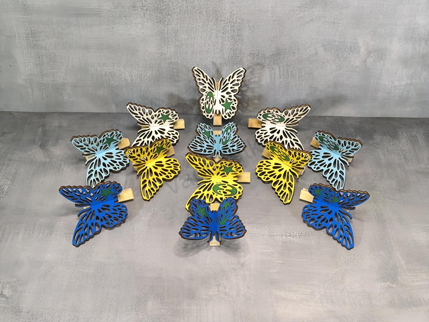 Drevený 3D motýľ 7cm, štipec, znak (F-biela, lepený, hr.3mm, v02)