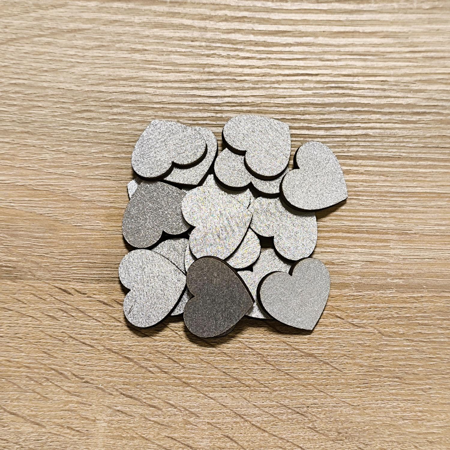 Drevený výrez - srdce 3cm 50ks F-strieborná