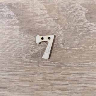 Drevený výrez číslo 7 - výška 2cm, dierka 2mm