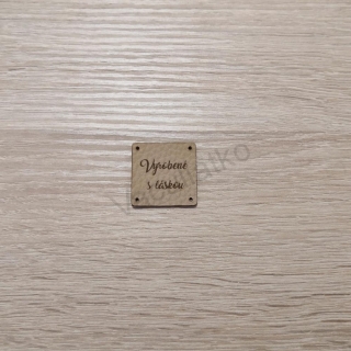 Koženkový štítok 3x3cm - Vyrobené s láskou (farba 28)
