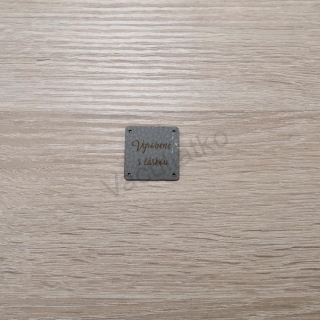 Koženkový štítok 3x3cm - Vyrobené s láskou (farba 29)